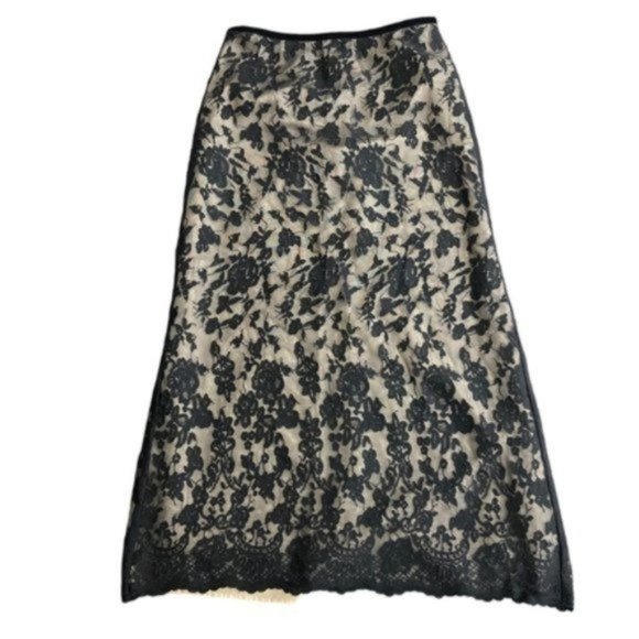 Talbots Women’s Floral Nylon Lace Embroidered Full Skirt. Size 10.